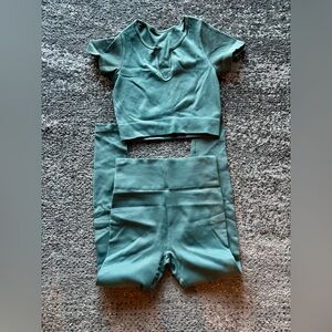 2pcs Activewear , top/leggings ribbed size medium